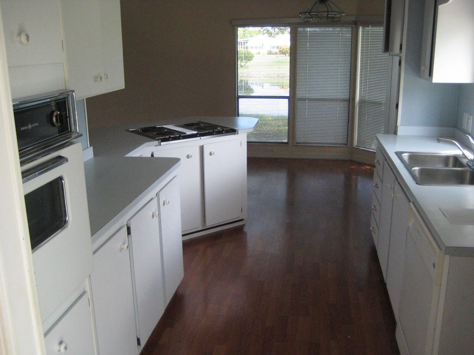 For Sale: $100,000 (2 beds, 2 baths, 1515 Square Feet)