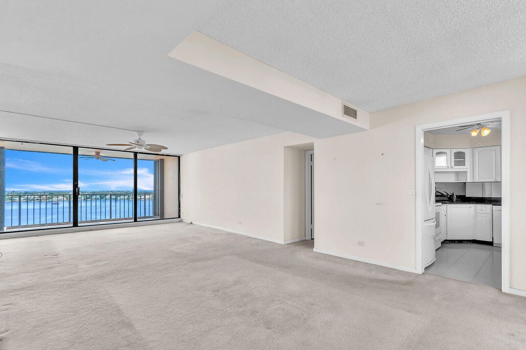 待售: $315,000 (1 贝兹, 1 浴室, 996 平方英尺)