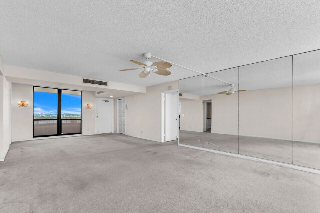 待售: $315,000 (1 贝兹, 1 浴室, 996 平方英尺)