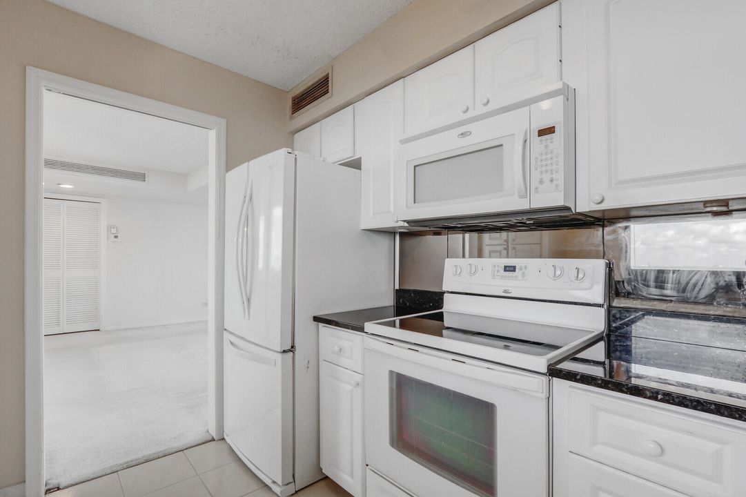 待售: $315,000 (1 贝兹, 1 浴室, 996 平方英尺)