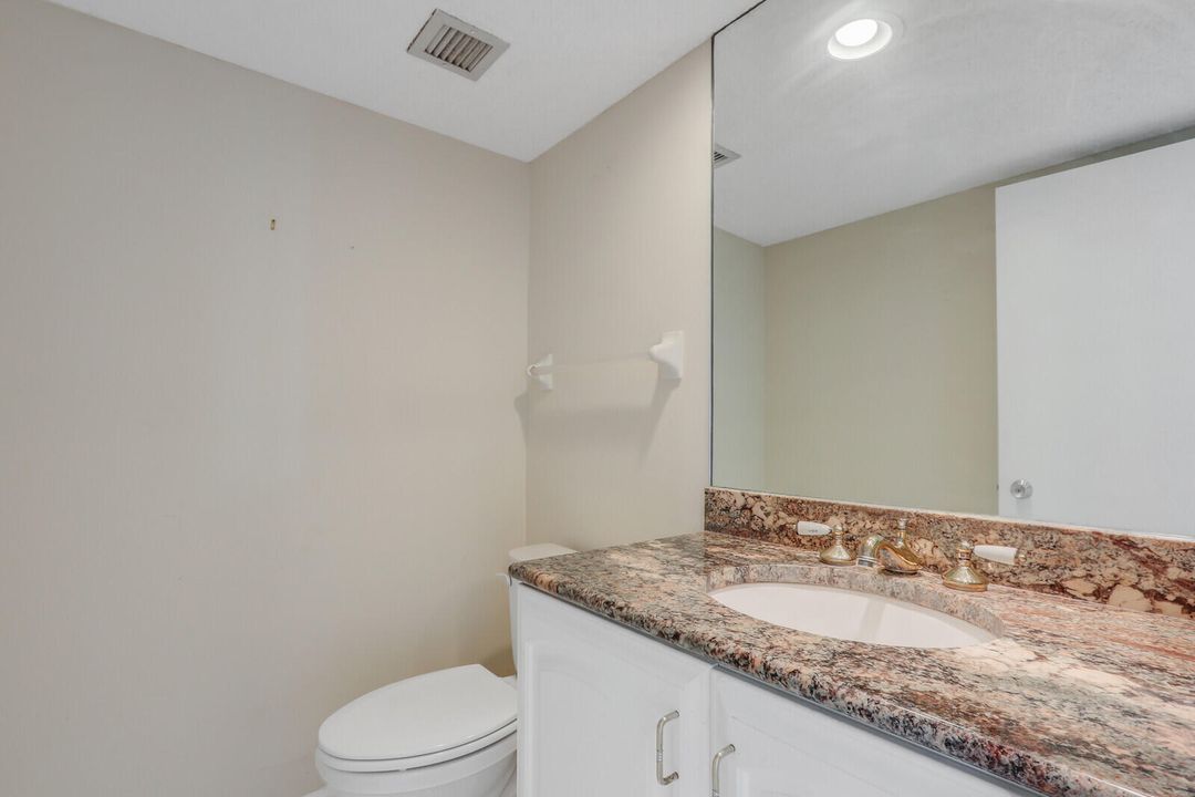 待售: $315,000 (1 贝兹, 1 浴室, 996 平方英尺)