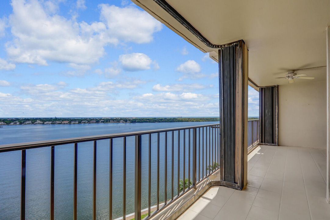 待售: $315,000 (1 贝兹, 1 浴室, 996 平方英尺)