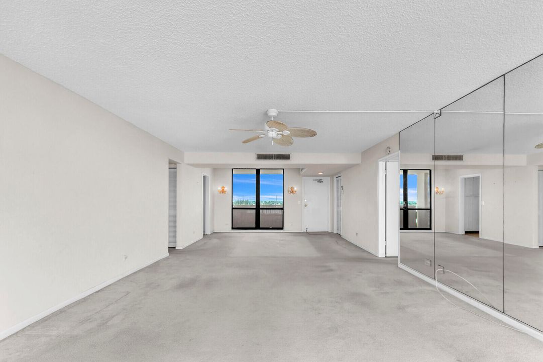 待售: $315,000 (1 贝兹, 1 浴室, 996 平方英尺)