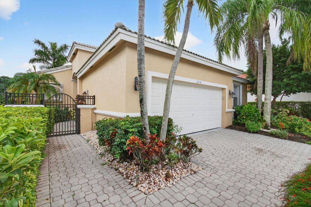 Active With Contract: $699,000 (3 beds, 2 baths, 2277 Square Feet)