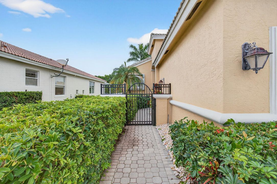 Active With Contract: $699,000 (3 beds, 2 baths, 2277 Square Feet)