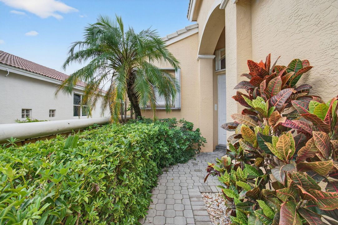 Active With Contract: $699,000 (3 beds, 2 baths, 2277 Square Feet)