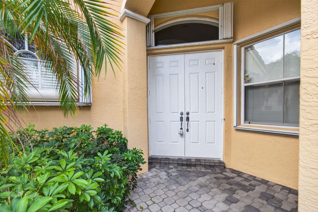 Active With Contract: $699,000 (3 beds, 2 baths, 2277 Square Feet)