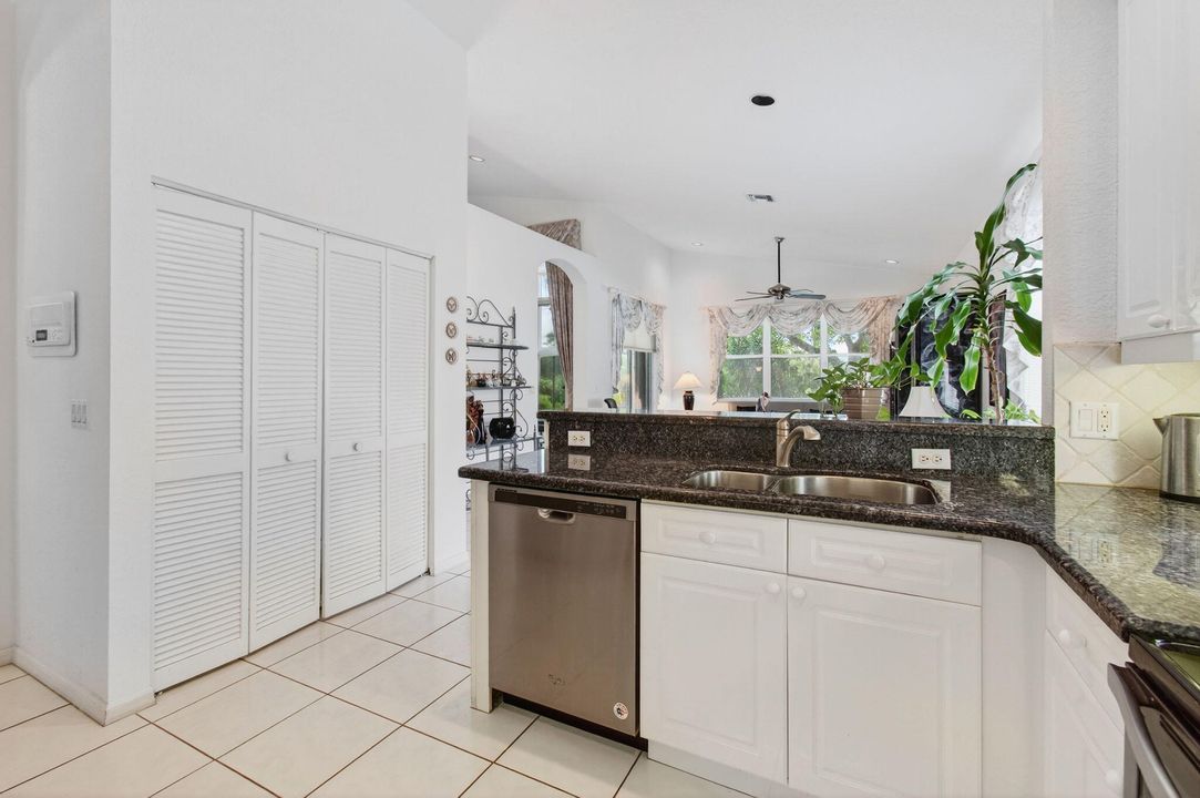 Active With Contract: $699,000 (3 beds, 2 baths, 2277 Square Feet)