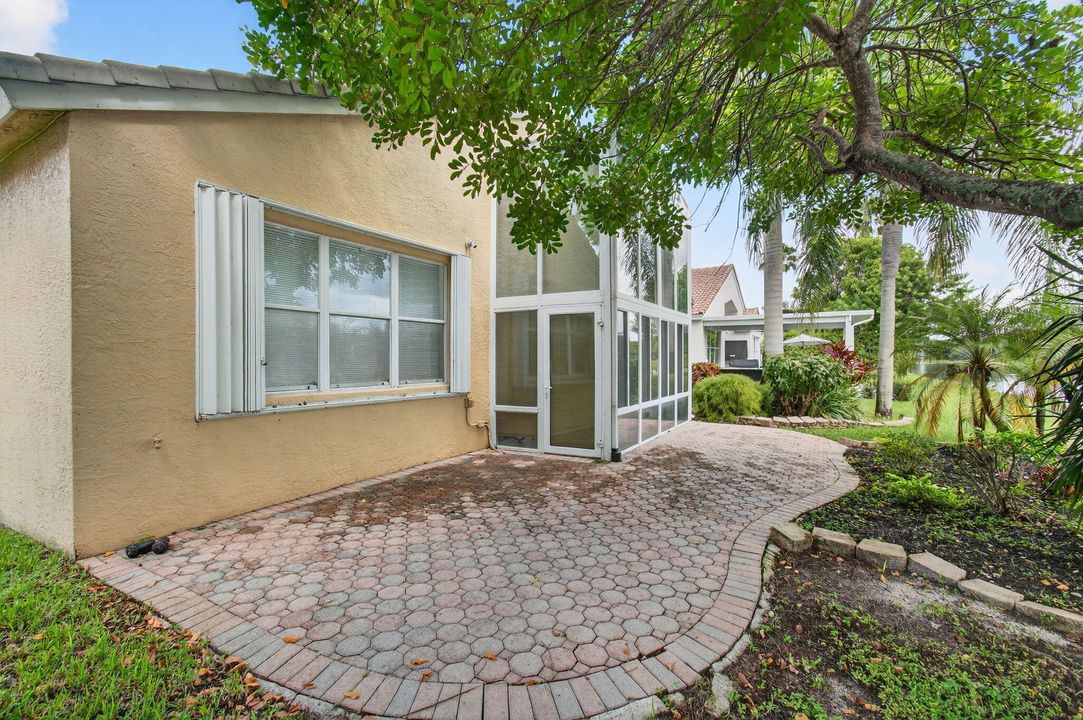 Active With Contract: $699,000 (3 beds, 2 baths, 2277 Square Feet)