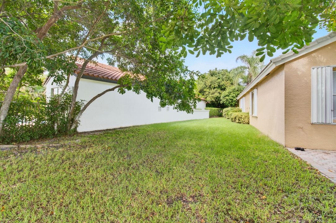 Active With Contract: $699,000 (3 beds, 2 baths, 2277 Square Feet)