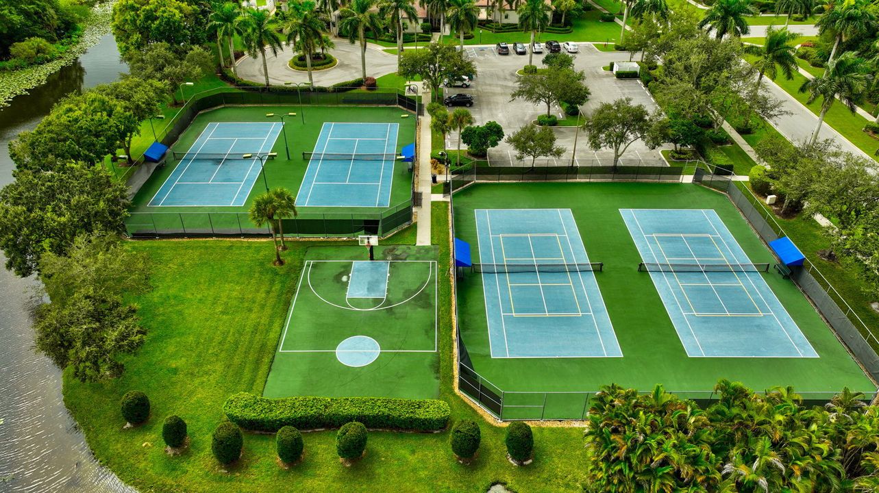 Active With Contract: $699,000 (3 beds, 2 baths, 2277 Square Feet)