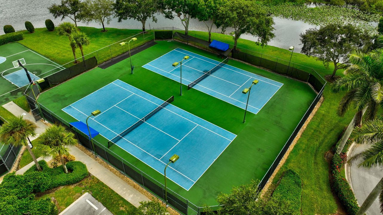 Active With Contract: $699,000 (3 beds, 2 baths, 2277 Square Feet)