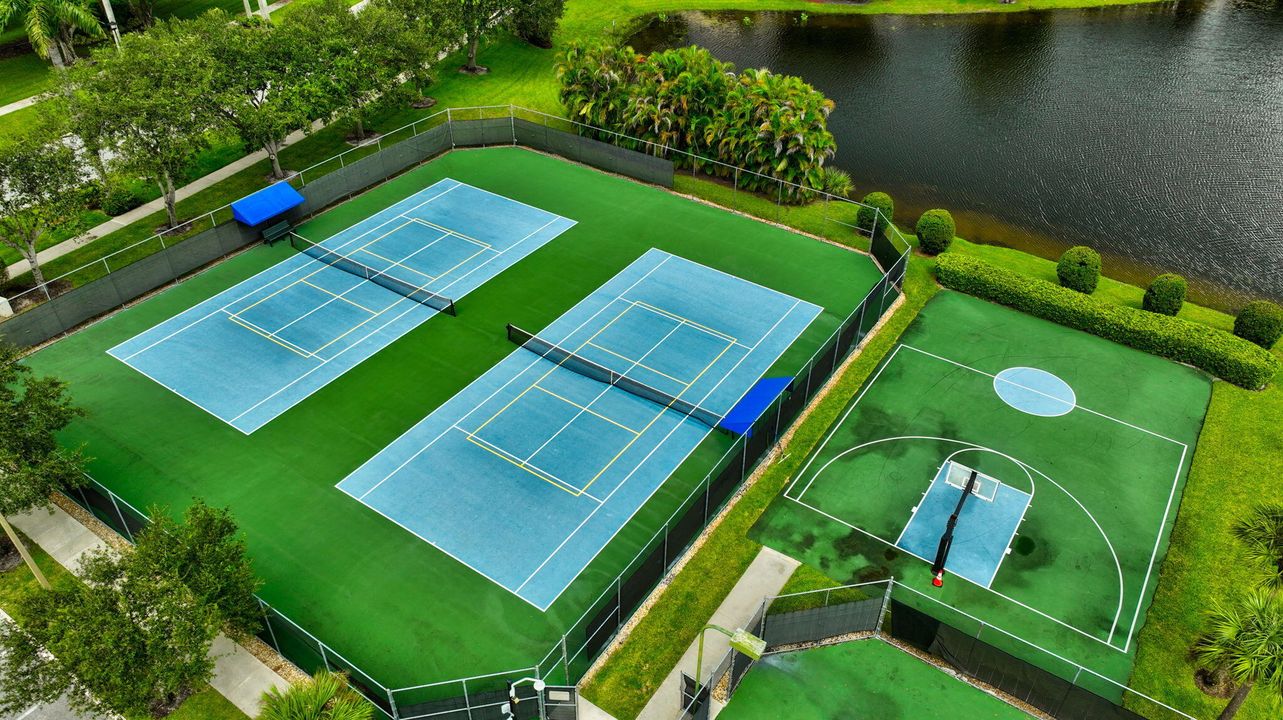 Active With Contract: $699,000 (3 beds, 2 baths, 2277 Square Feet)