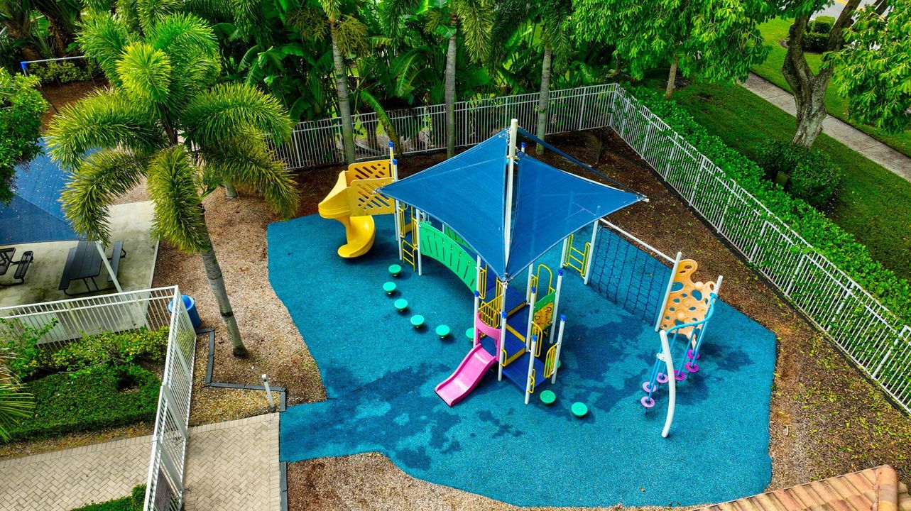 Active With Contract: $699,000 (3 beds, 2 baths, 2277 Square Feet)