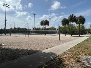 For Rent: $1,800 (1 beds, 1 baths, 772 Square Feet)