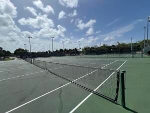 For Rent: $1,800 (1 beds, 1 baths, 772 Square Feet)