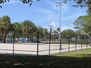 For Rent: $1,800 (1 beds, 1 baths, 772 Square Feet)