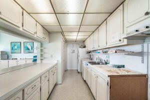 For Rent: $1,800 (1 beds, 1 baths, 772 Square Feet)