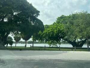 For Rent: $1,800 (1 beds, 1 baths, 772 Square Feet)