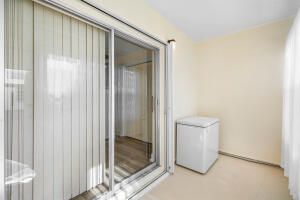 For Rent: $1,800 (1 beds, 1 baths, 772 Square Feet)