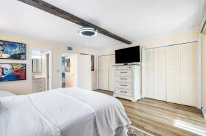 For Rent: $1,800 (1 beds, 1 baths, 772 Square Feet)