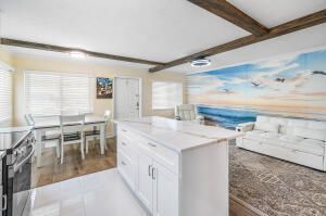 For Rent: $1,800 (1 beds, 1 baths, 772 Square Feet)