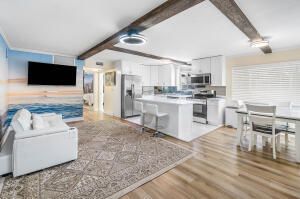 For Rent: $1,800 (1 beds, 1 baths, 772 Square Feet)