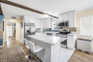 For Rent: $1,800 (1 beds, 1 baths, 772 Square Feet)