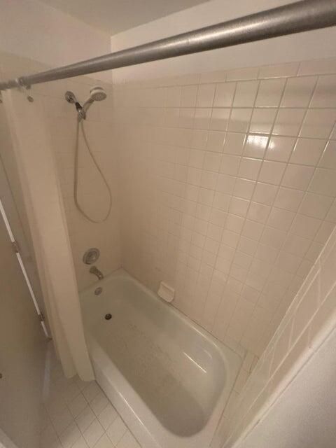 Active With Contract: $129,000 (1 beds, 2 baths, 1216 Square Feet)