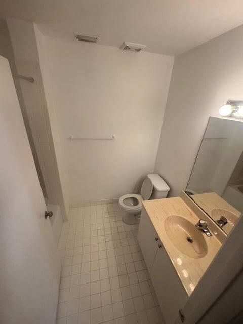 Active With Contract: $129,000 (1 beds, 2 baths, 1216 Square Feet)