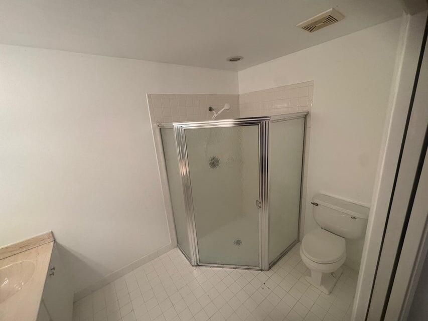 Active With Contract: $129,000 (1 beds, 2 baths, 1216 Square Feet)