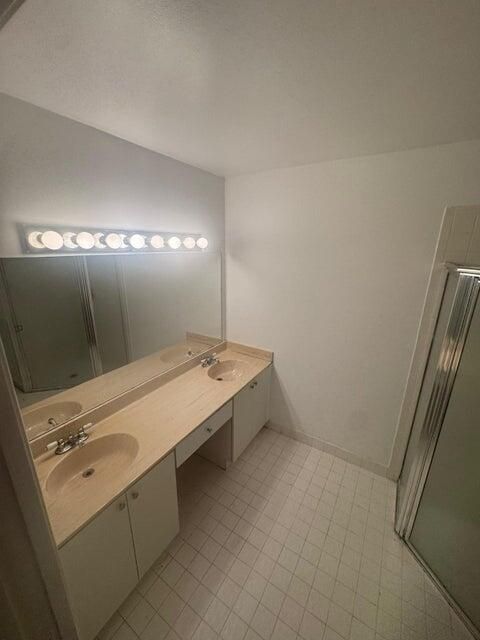 Active With Contract: $129,000 (1 beds, 2 baths, 1216 Square Feet)