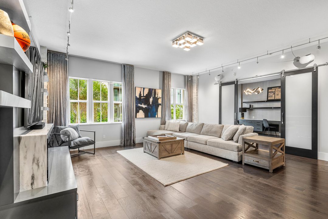 Active With Contract: $1,095,000 (2 beds, 2 baths, 1675 Square Feet)