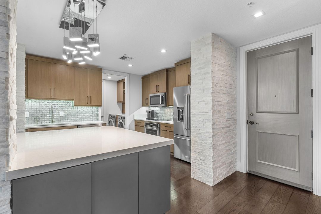 Active With Contract: $1,095,000 (2 beds, 2 baths, 1675 Square Feet)