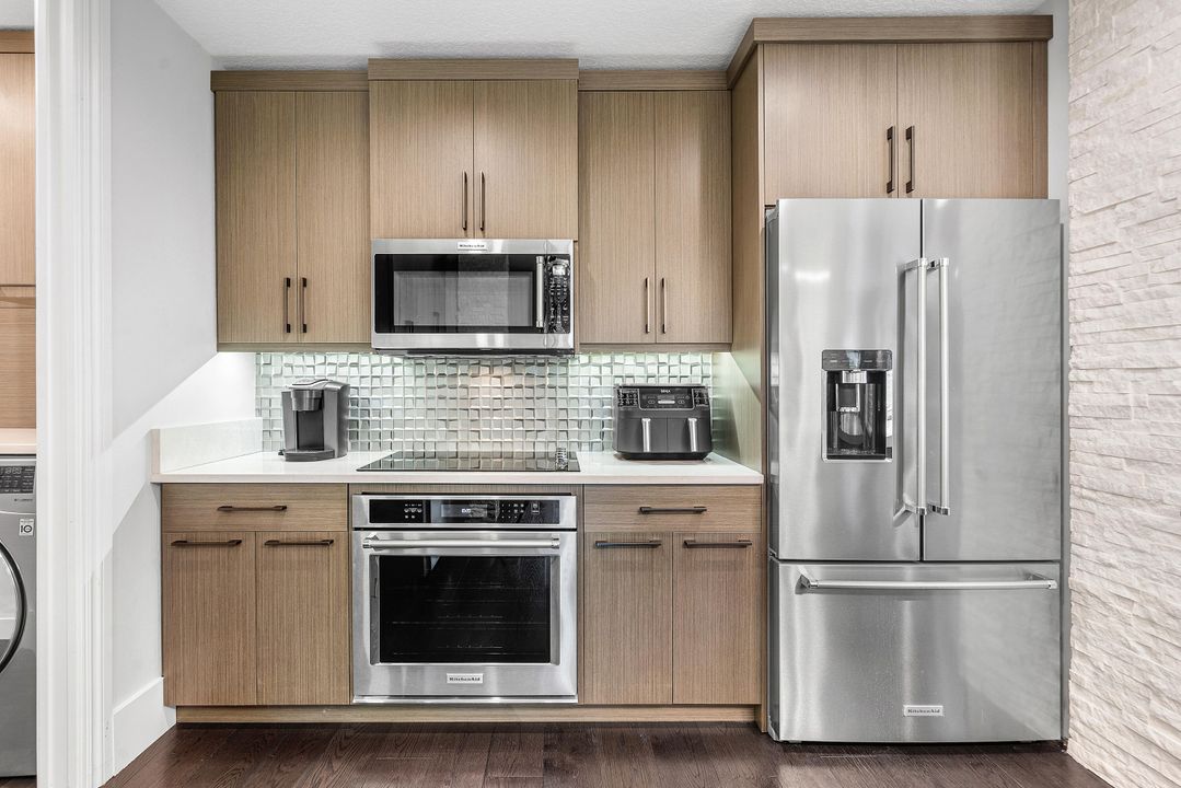 Active With Contract: $1,095,000 (2 beds, 2 baths, 1675 Square Feet)