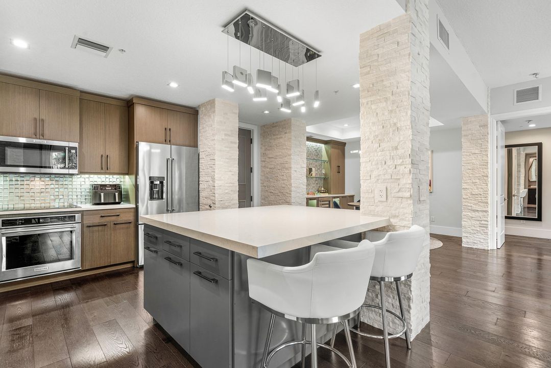 Active With Contract: $1,095,000 (2 beds, 2 baths, 1675 Square Feet)