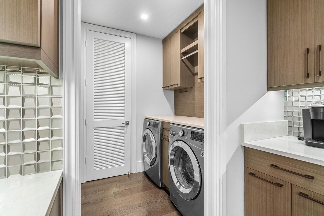 Active With Contract: $1,095,000 (2 beds, 2 baths, 1675 Square Feet)