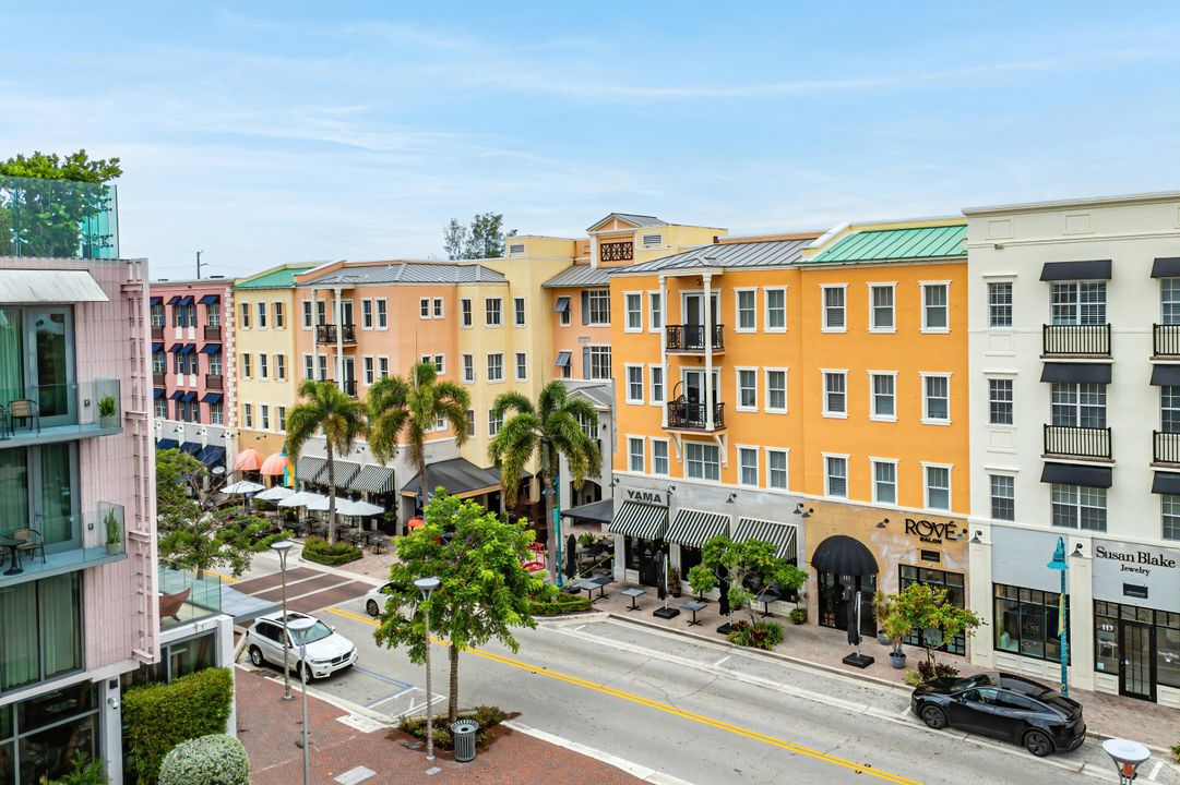 Active With Contract: $1,095,000 (2 beds, 2 baths, 1675 Square Feet)