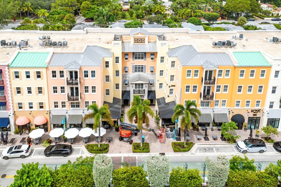 Active With Contract: $1,095,000 (2 beds, 2 baths, 1675 Square Feet)