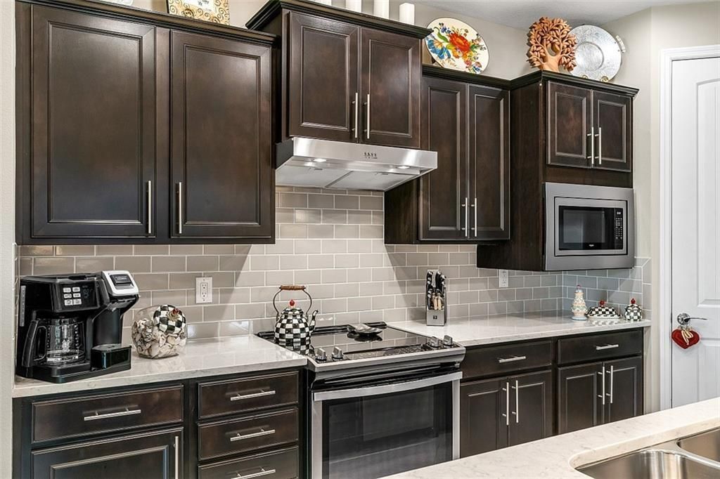 Active With Contract: $529,900 (2 beds, 2 baths, 1885 Square Feet)