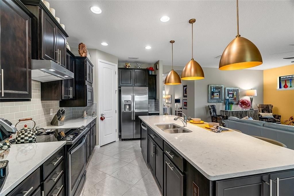 Active With Contract: $529,900 (2 beds, 2 baths, 1885 Square Feet)