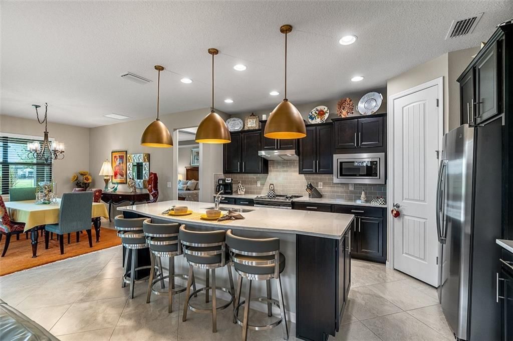 Active With Contract: $529,900 (2 beds, 2 baths, 1885 Square Feet)