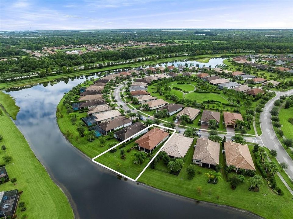 Active With Contract: $529,900 (2 beds, 2 baths, 1885 Square Feet)