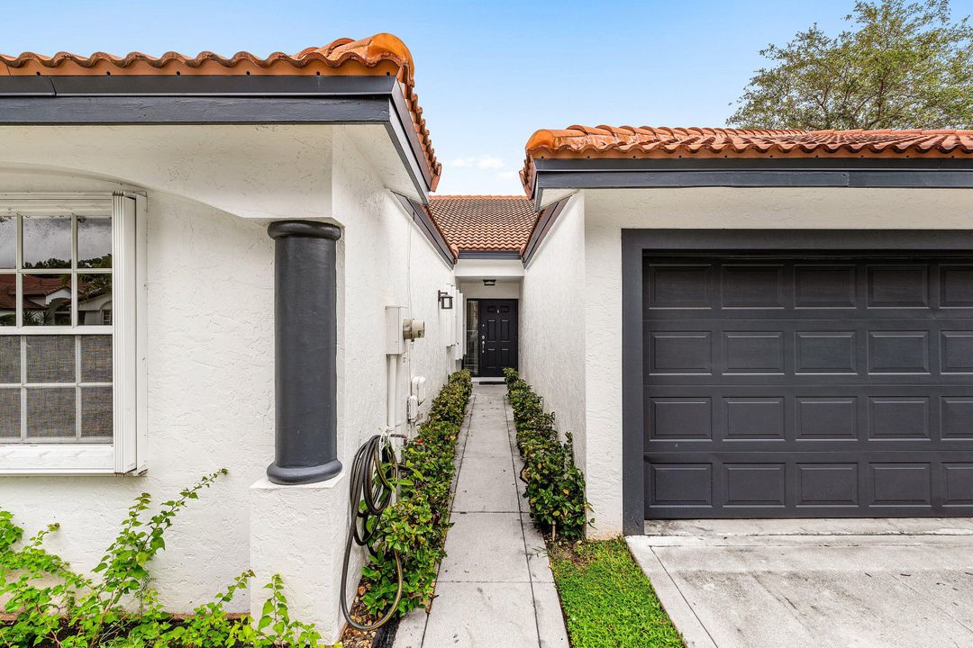 合同活跃: $425,000 (3 贝兹, 2 浴室, 1480 平方英尺)