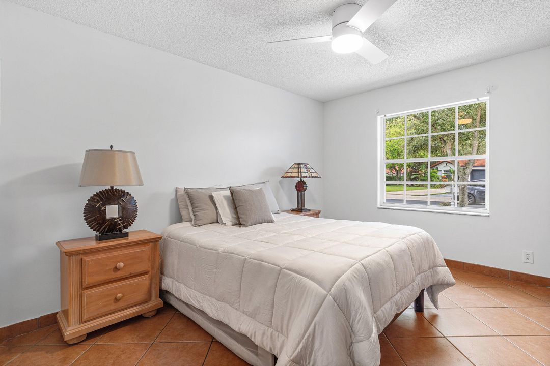 合同活跃: $425,000 (3 贝兹, 2 浴室, 1480 平方英尺)