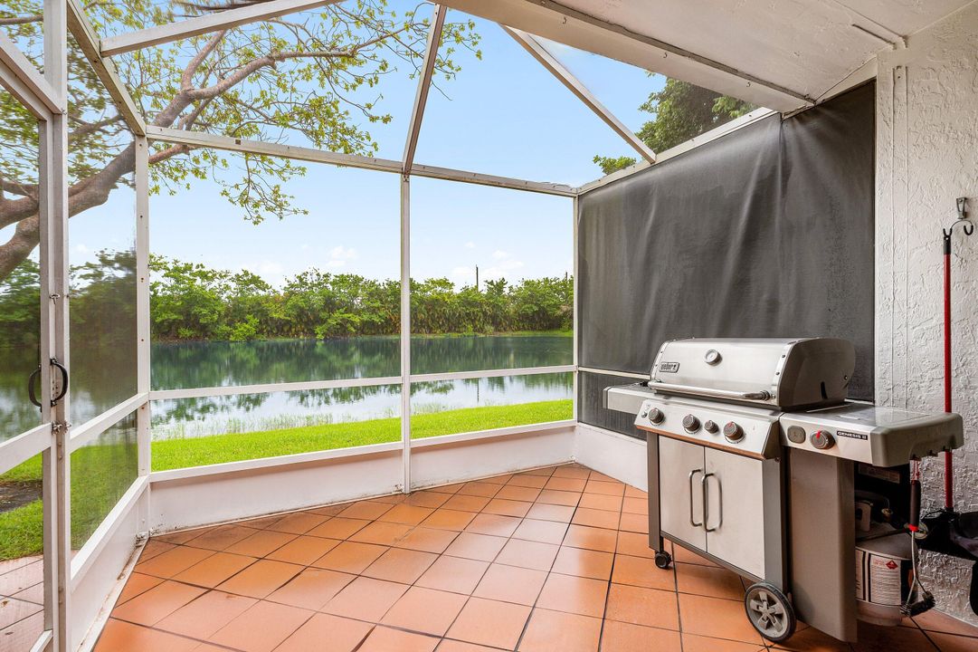 合同活跃: $425,000 (3 贝兹, 2 浴室, 1480 平方英尺)