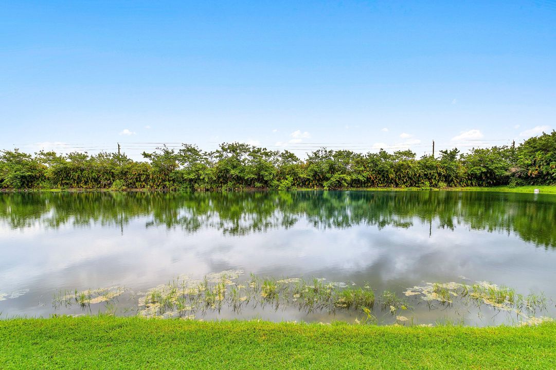 合同活跃: $425,000 (3 贝兹, 2 浴室, 1480 平方英尺)