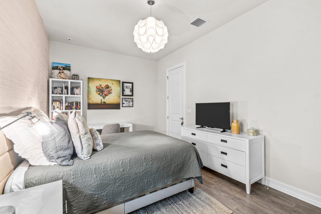 出租: $13,000 (4 贝兹, 4 浴室, 3080 平方英尺)