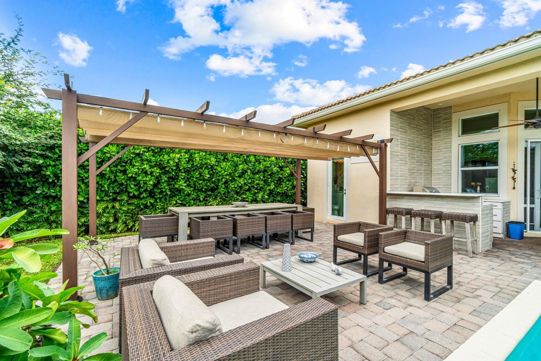 出租: $13,000 (4 贝兹, 4 浴室, 3080 平方英尺)