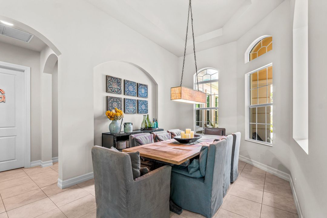 出租: $13,000 (4 贝兹, 4 浴室, 3080 平方英尺)